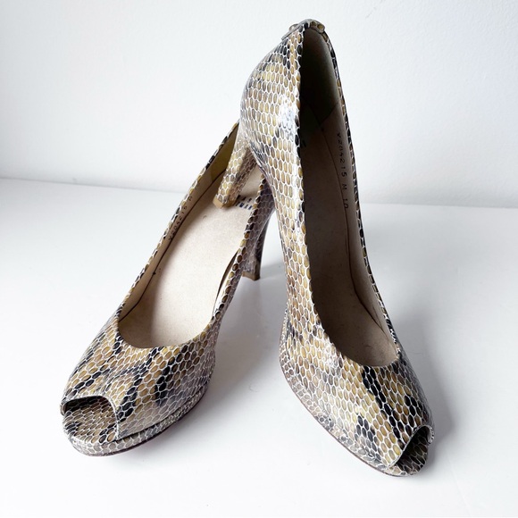 Stuart Weitzman Logoplainfield Peep-Toe Pump Sz 10M - Picture 1 of 16